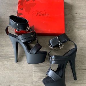 Kiss261 pleaser heels